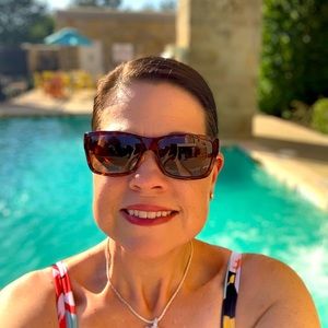 Meet your Posher, Carrie